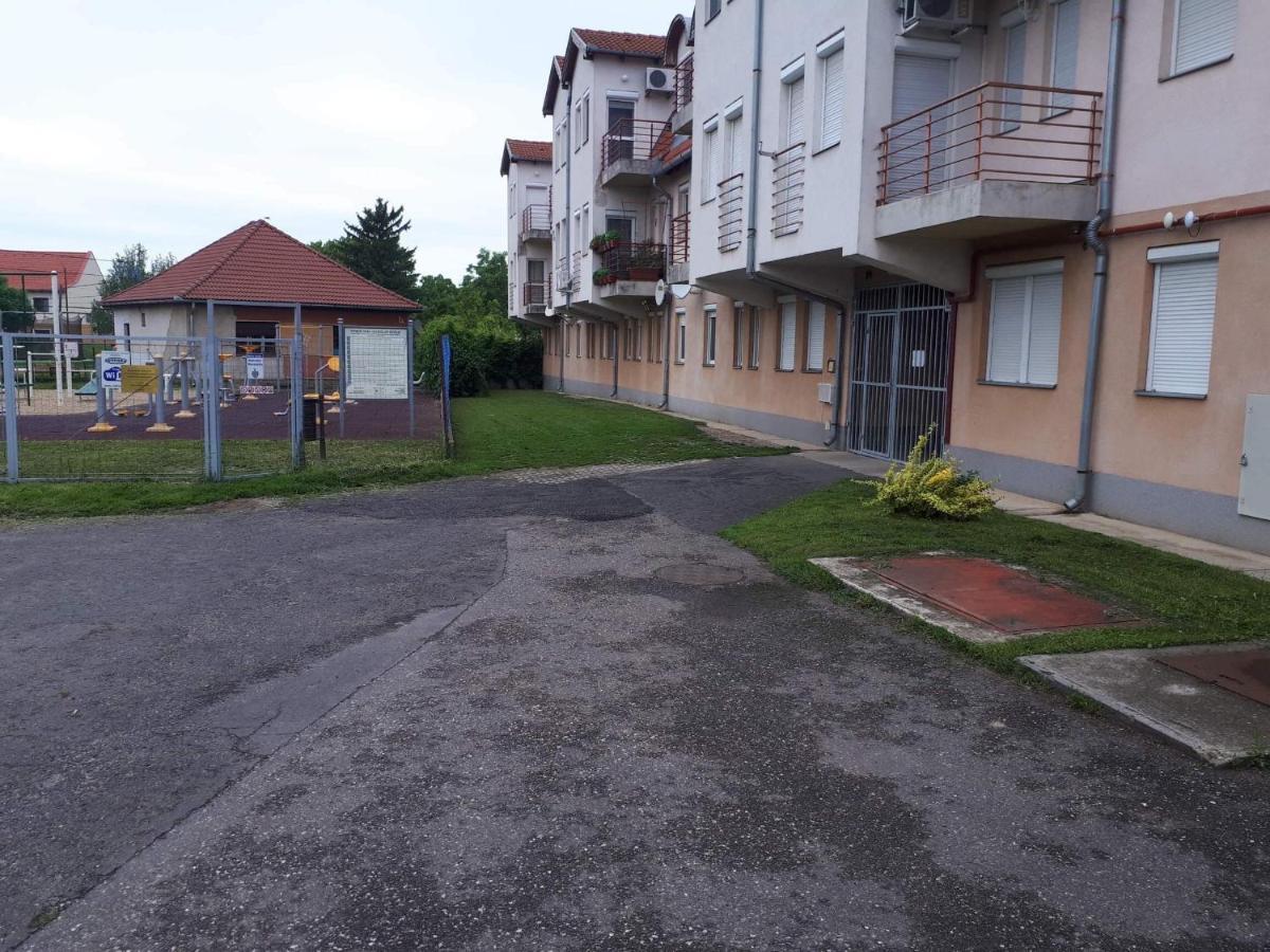 Gabrielle Apartman Hajdúszoboszló Exterior foto